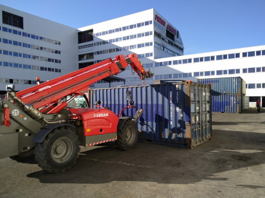 déchargement container stockage