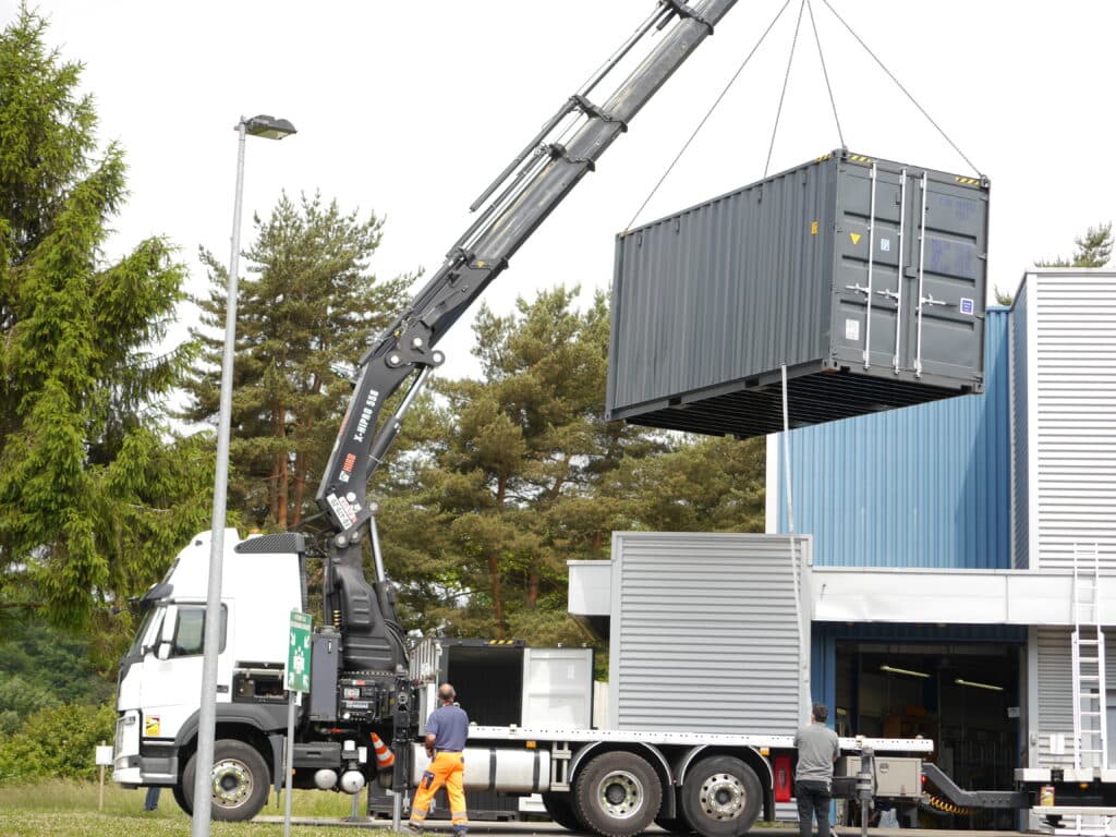 containers de stockage livrés et posés par notre transporteur