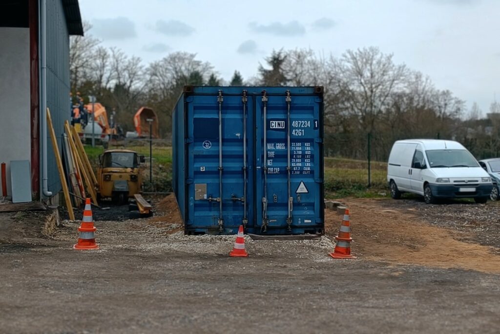 Container stockage vue de face portes fermées garage automobile Amilly Loiret