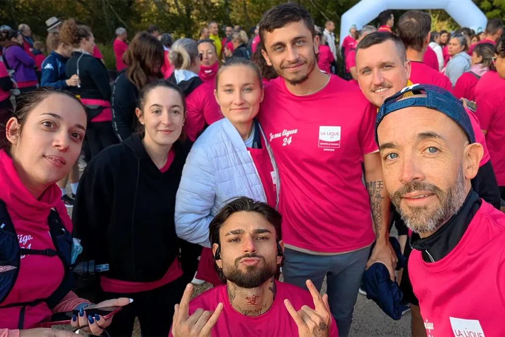 L'équipe d'In'Box Container au départ de La Voie Rose pour Octobre Rose à Boulazac en octobre 2025