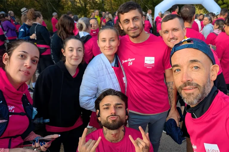 L'équipe d'In'Box Container au départ de La Voie Rose pour Octobre Rose à Boulazac en octobre 2025